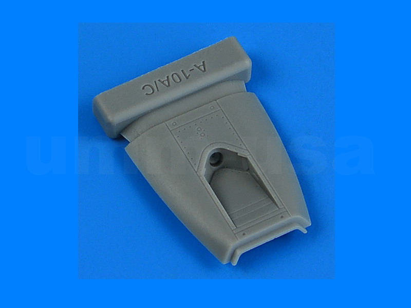 QB72706 A-10A/C Thunderbolt II opened fuel access panel early 1/72